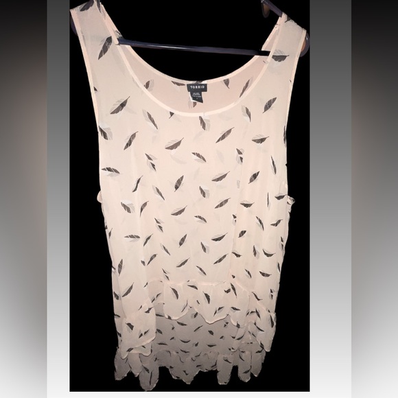 Torrid Light Pink with Feathers Sheer Cover Tank Top Size 4 - Picture 2 of 5